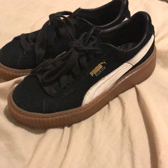 Puma Shoes - Black puma suedes